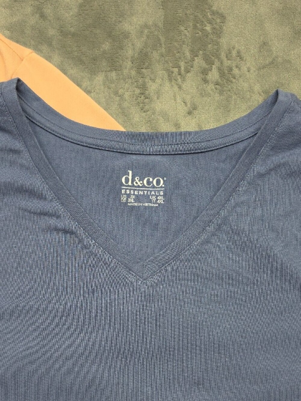 d&co V-Neck Short Sleeve Tee in Blue and Peach (2pack) SZ 3X - Picture 5 of 8